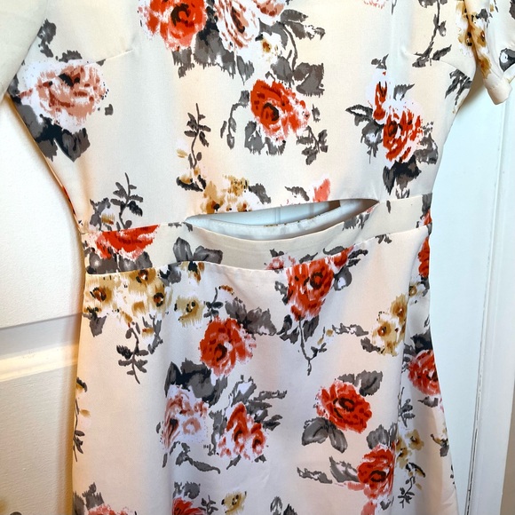 UMGEE USA Women’s Floral Summer Mini Dress Like New - Picture 4 of 9